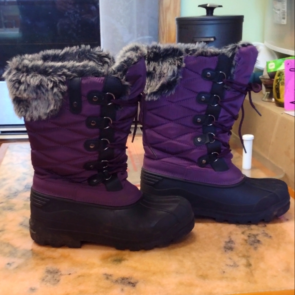 Purple and black Thermolite snow boots sz 8